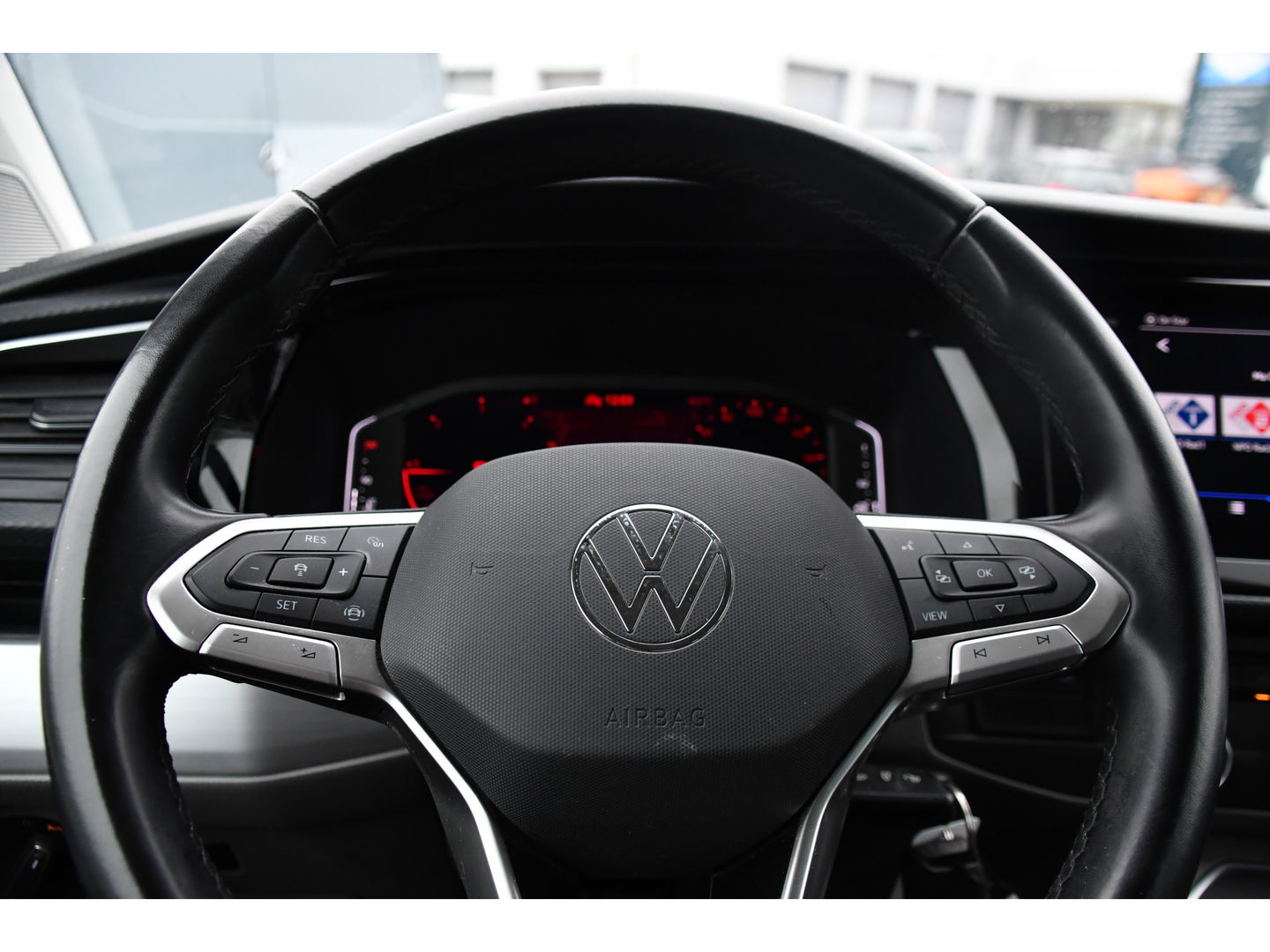 Volkswagen Transporter 2.0 TDI L2H1 32 DC Bulli Virtual, Adaptieve Cruise, Carplay, Leder, LED, 204pk, Automaat, 2 x Schuifdeur, Stoelverwarming, Uniek!