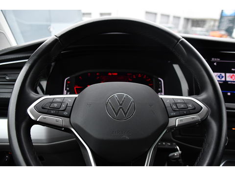 Volkswagen Transporter 2.0 TDI L2H1 32 DC Bulli Virtual, Adaptieve Cruise, Carplay, Leder, LED, 204pk, Automaat, 2 x Schuifdeur, Stoelverwarming, Uniek!