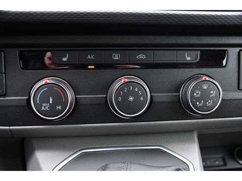 Volkswagen Transporter 2.0 TDI L2H1 32 DC Bulli Virtual, Adaptieve Cruise, Carplay, Leder, LED, 204pk, Automaat, 2 x Schuifdeur, Stoelverwarming, Uniek!