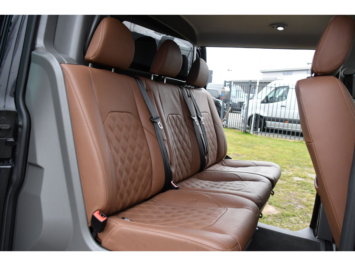 Volkswagen Transporter 2.0 TDI L2H1 32 DC Bulli Virtual, Adaptieve Cruise, Carplay, Leder, LED, 204pk, Automaat, 2 x Schuifdeur, Stoelverwarming, Uniek!