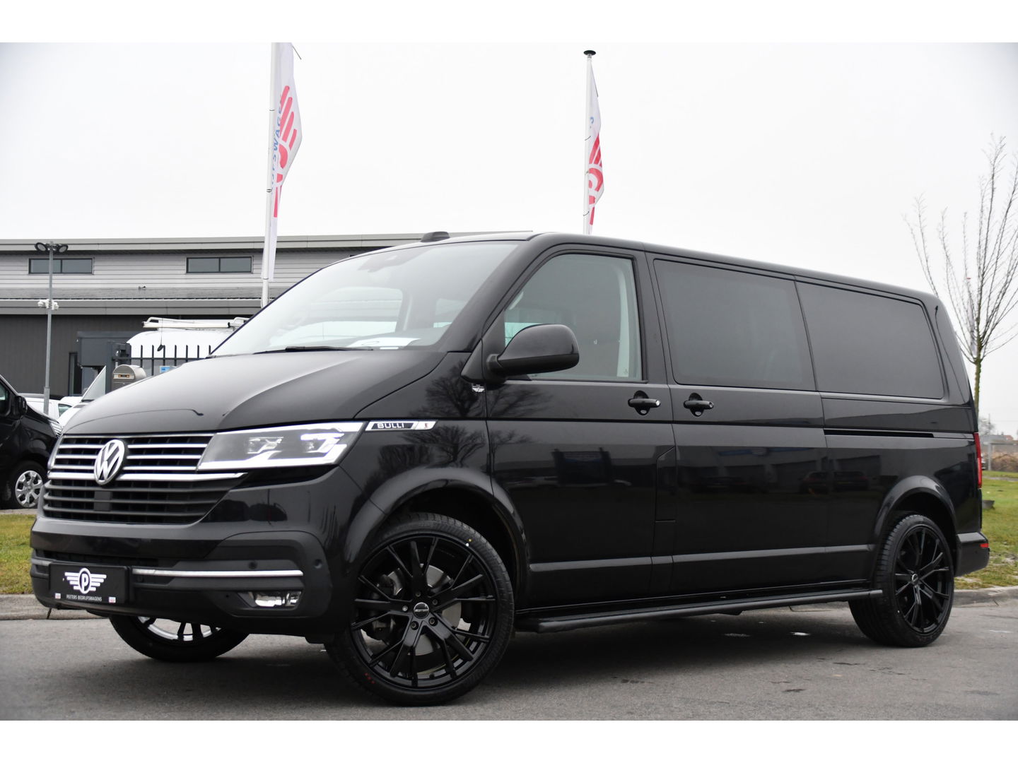 Volkswagen Transporter 2.0 TDI L2H1 32 DC Bulli Virtual, Adaptieve Cruise, Carplay, Leder, LED, 204pk, Automaat, 2 x Schuifdeur, Stoelverwarming, Uniek!