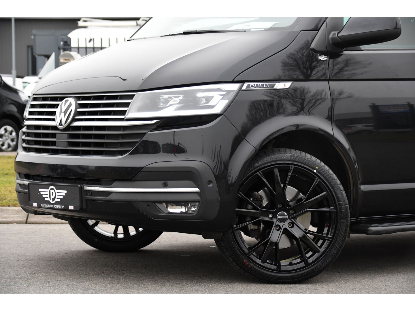 Volkswagen Transporter 2.0 TDI L2H1 32 DC Bulli Virtual, Adaptieve Cruise, Carplay, Leder, LED, 204pk, Automaat, 2 x Schuifdeur, Stoelverwarming, Uniek!