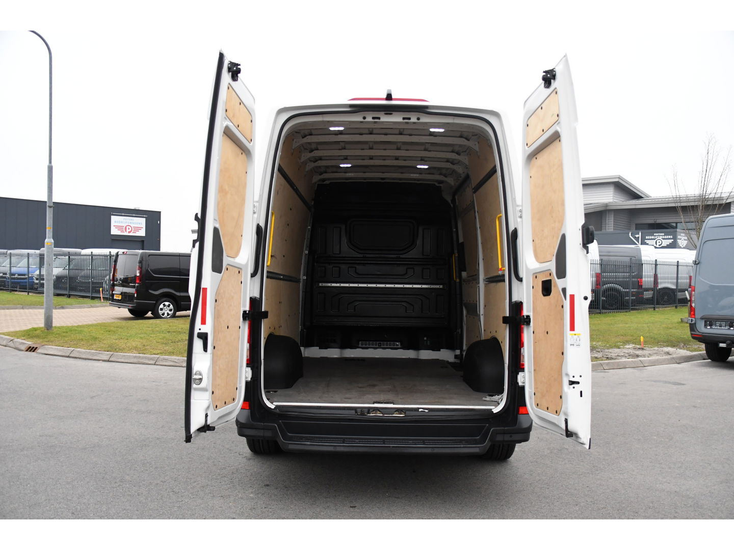 MAN TGE 3.140 35 2.0 L3H3 PB Edition Camera, Cruise, Carplay, 140pk, Automaat, Stoelverwarming, NAVI, Multimedia, Uniek!