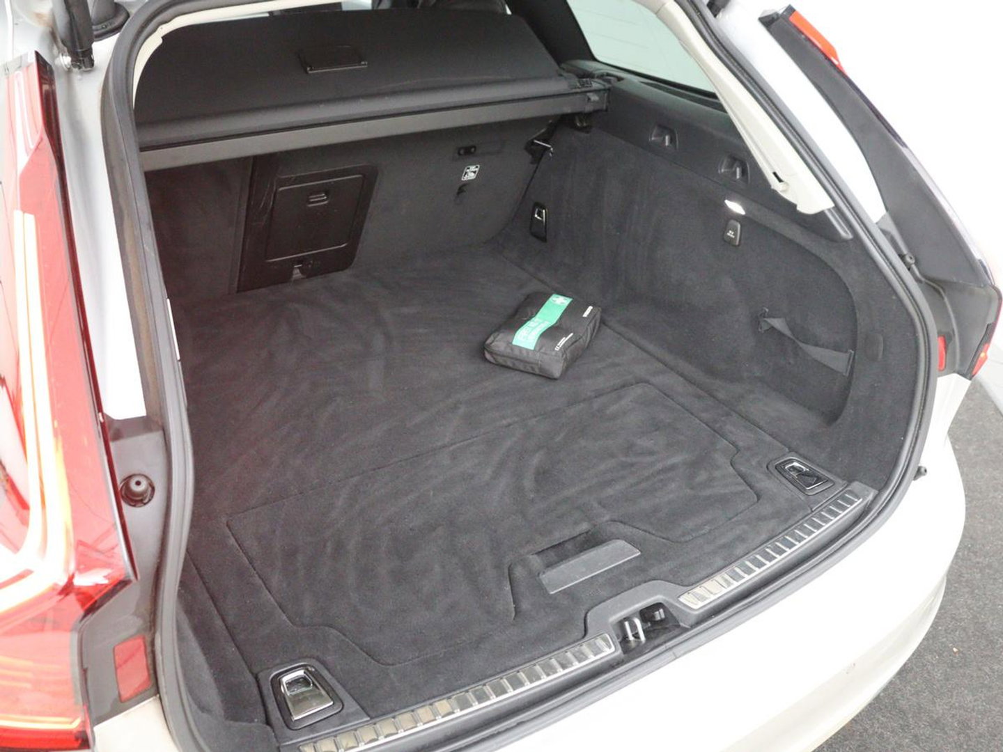 Volvo V90 2.0 T6 Plug In AWD Inscription | SOH 97% | Panoramadak | Head-Up | Leder | Harman/Kardon | 20'' | 360 Camera | Stoelverwarming | Keyless | Carplay | Full LED | Stuurverwarming | PHEV