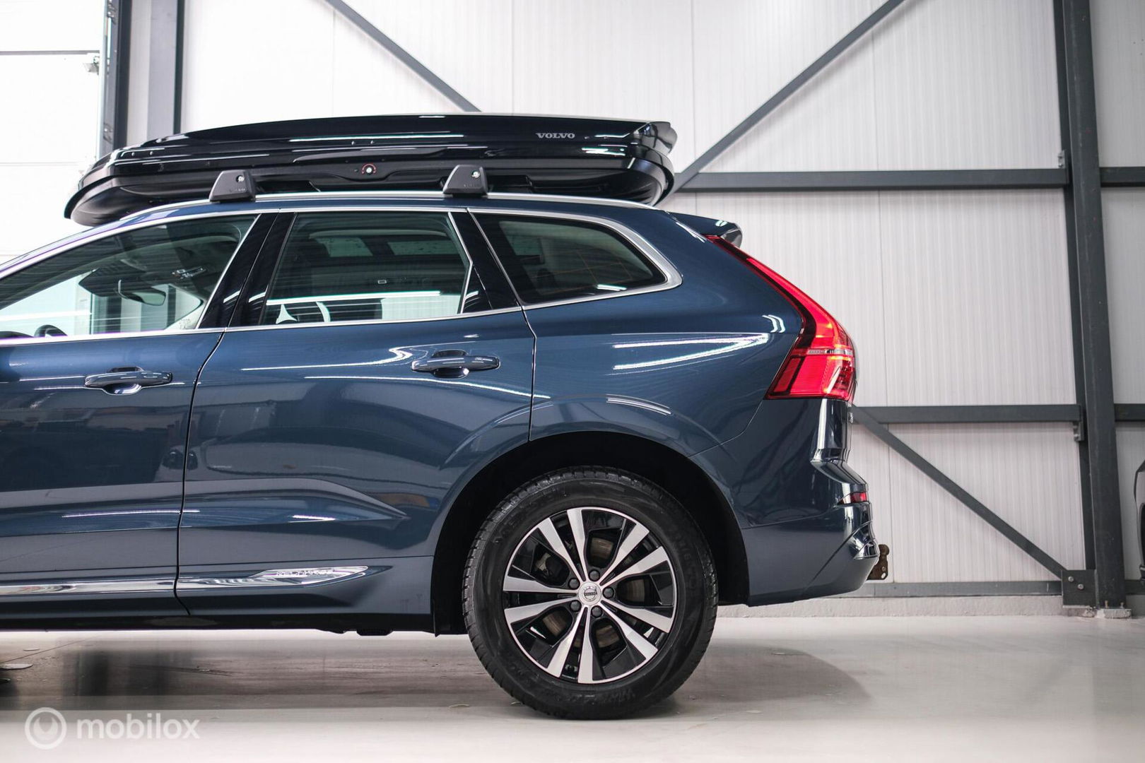 Volvo XC60 2.0 T6 Plug-in hybrid AWD Recharge 340 pk | Trekhaak | Facelift interface | Panoramadak | incl dakkoffer | NL NAP auto |