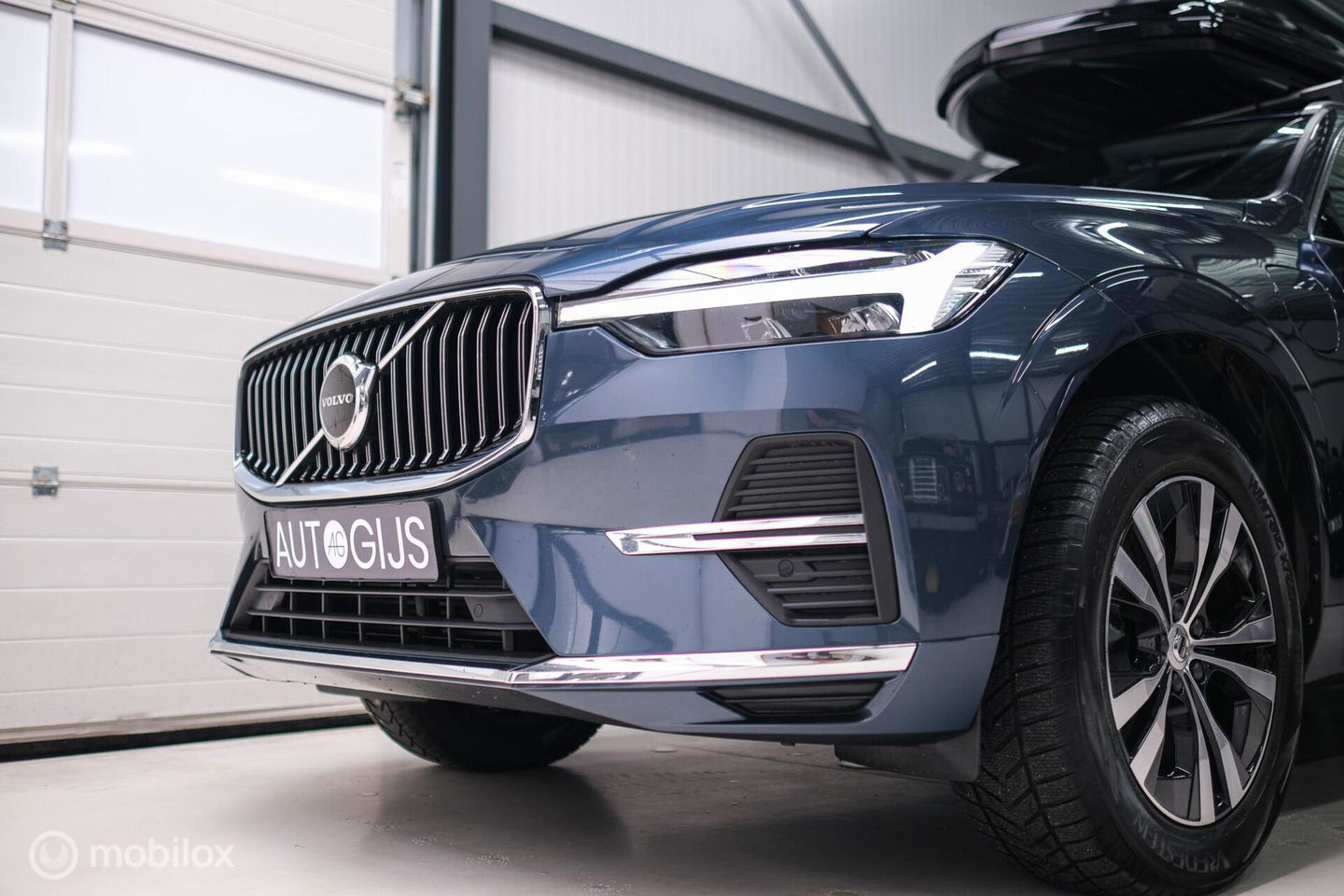 Volvo XC60 2.0 T6 Plug-in hybrid AWD Recharge 340 pk | Trekhaak | Facelift interface | Panoramadak | incl dakkoffer | NL NAP auto |
