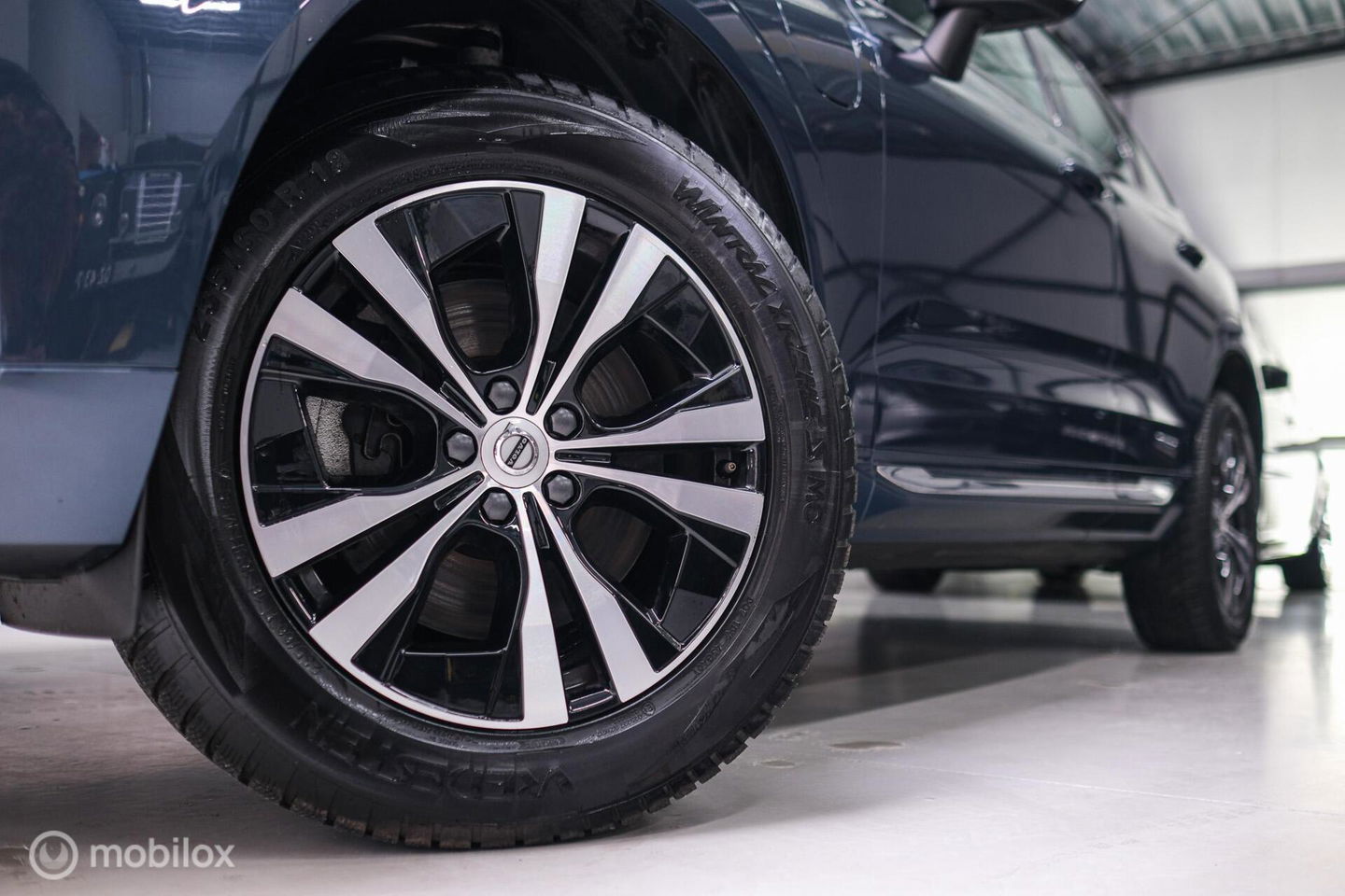 Volvo XC60 2.0 T6 Plug-in hybrid AWD Recharge 340 pk | Trekhaak | Facelift interface | Panoramadak | incl dakkoffer | NL NAP auto |