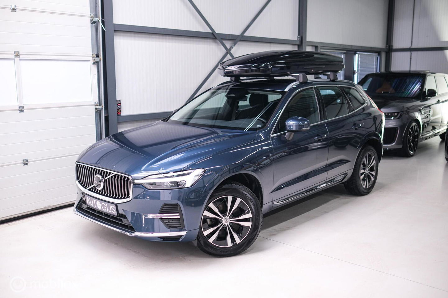 Volvo XC60 2.0 T6 Plug-in hybrid AWD Recharge 340 pk | Trekhaak | Facelift interface | Panoramadak | incl dakkoffer | NL NAP auto |