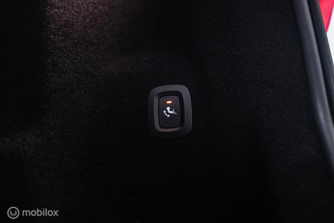 Volvo XC60 2.0 T6 Plug-in hybrid AWD Recharge 340 pk | Trekhaak | Facelift interface | Panoramadak | incl dakkoffer | NL NAP auto |