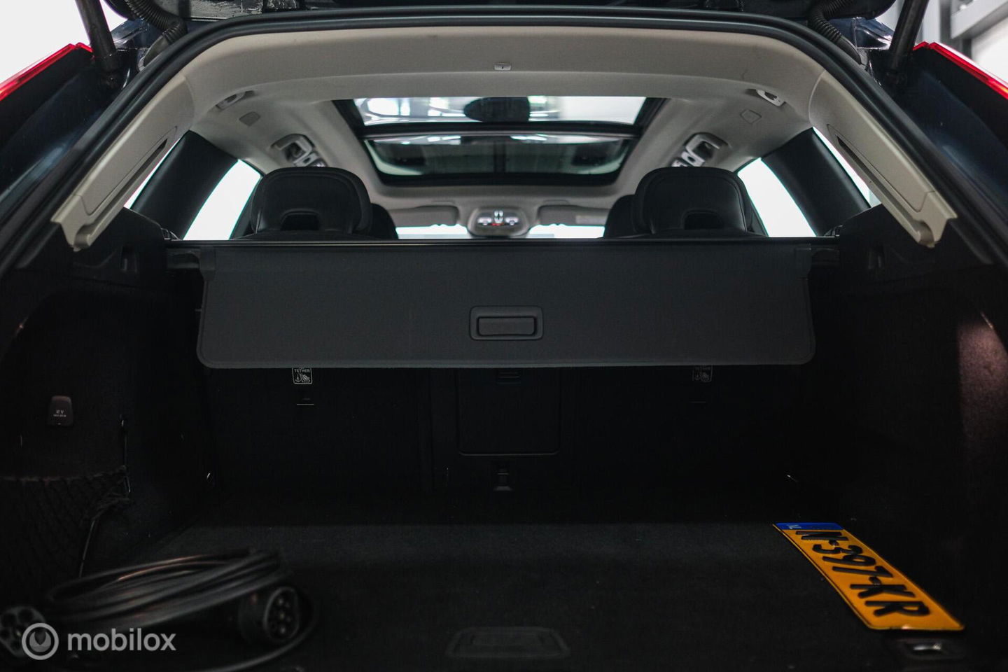 Volvo XC60 2.0 T6 Plug-in hybrid AWD Recharge 340 pk | Trekhaak | Facelift interface | Panoramadak | incl dakkoffer | NL NAP auto |