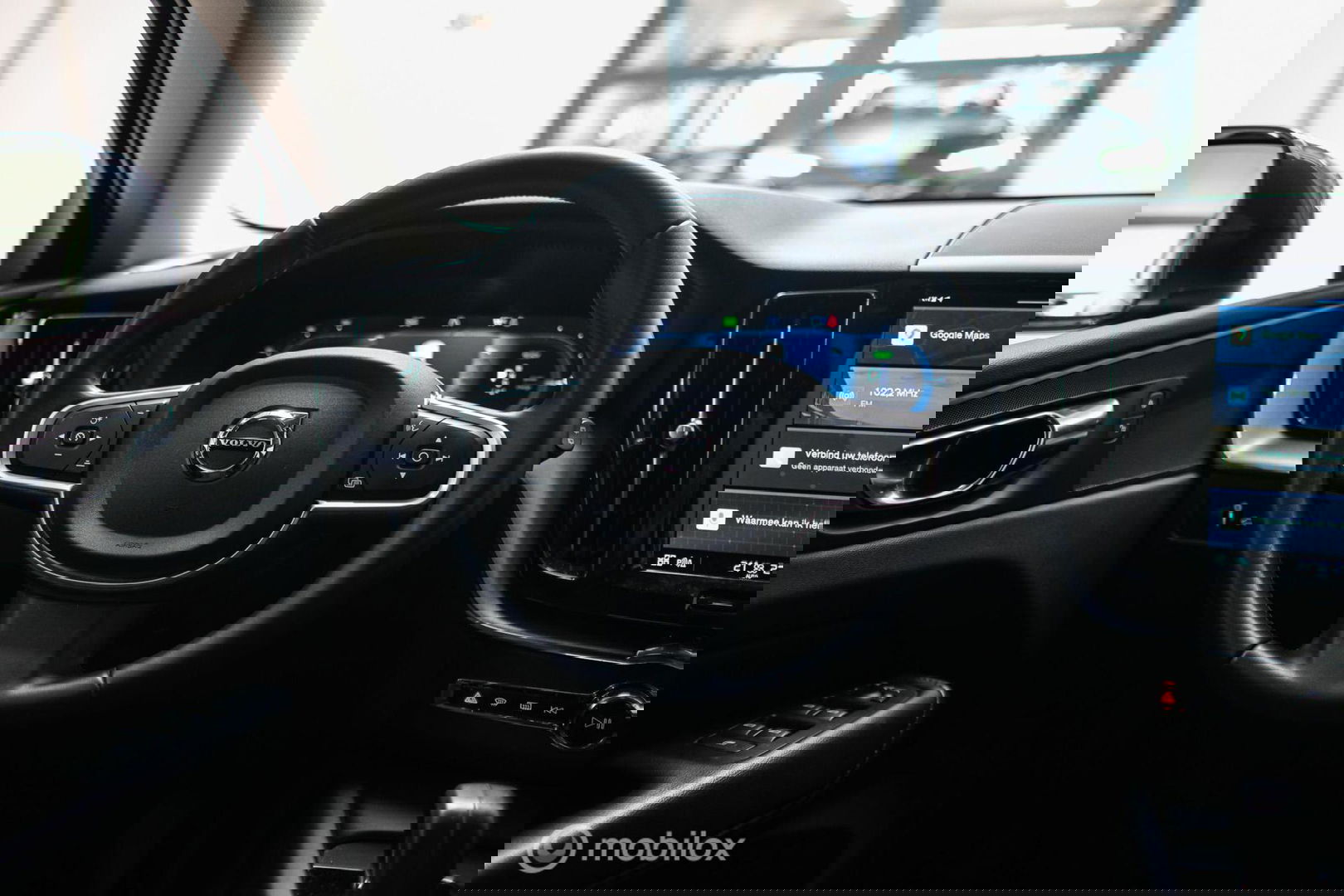 Volvo XC60 2.0 T6 Plug-in hybrid AWD Recharge 340 pk | Trekhaak | Facelift interface | Panoramadak | incl dakkoffer | NL NAP auto |