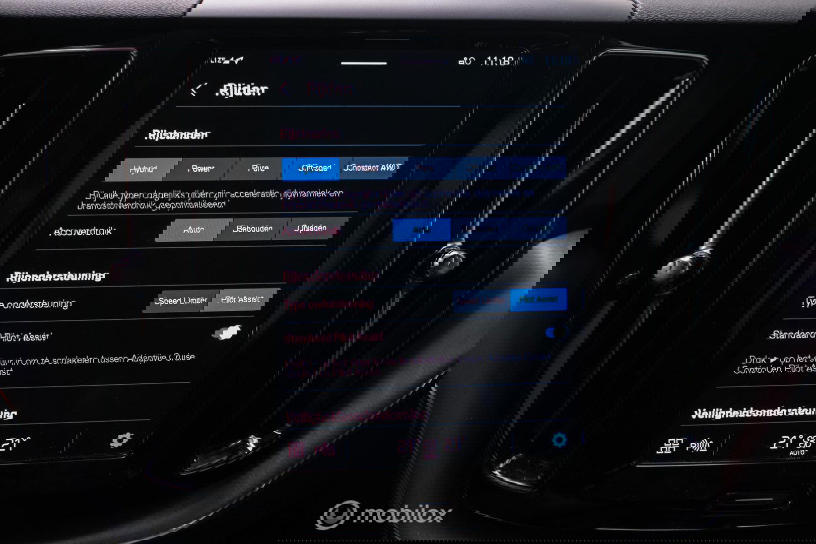 Volvo XC60 2.0 T6 Plug-in hybrid AWD Recharge 340 pk | Trekhaak | Facelift interface | Panoramadak | incl dakkoffer | NL NAP auto |