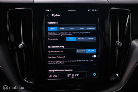 Volvo XC60 2.0 T6 Plug-in hybrid AWD Recharge 340 pk | Trekhaak | Facelift interface | Panoramadak | incl dakkoffer | NL NAP auto |