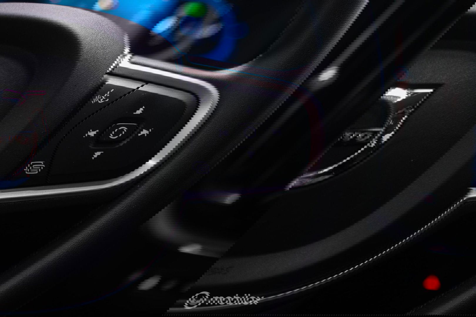 Volvo XC60 2.0 T6 Plug-in hybrid AWD Recharge 340 pk | Trekhaak | Facelift interface | Panoramadak | incl dakkoffer | NL NAP auto |