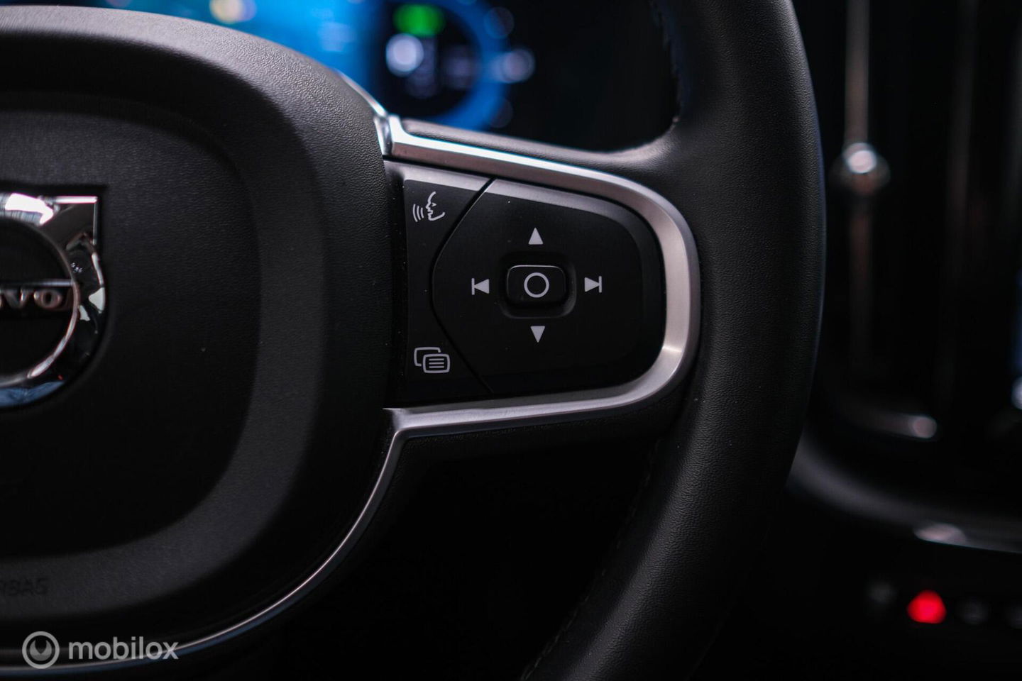 Volvo XC60 2.0 T6 Plug-in hybrid AWD Recharge 340 pk | Trekhaak | Facelift interface | Panoramadak | incl dakkoffer | NL NAP auto |