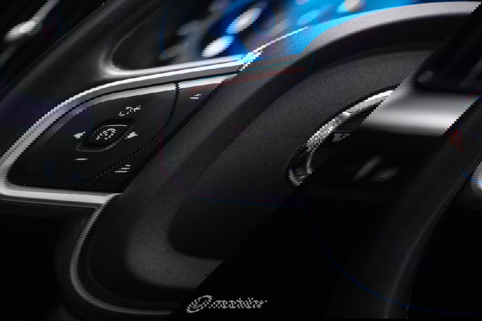 Volvo XC60 2.0 T6 Plug-in hybrid AWD Recharge 340 pk | Trekhaak | Facelift interface | Panoramadak | incl dakkoffer | NL NAP auto |