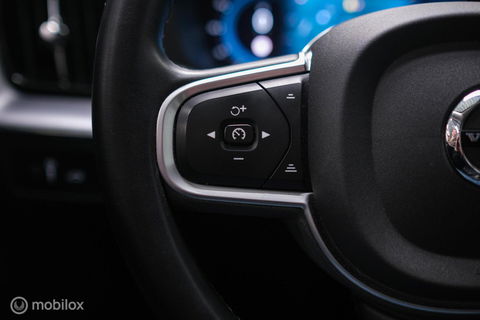 Volvo XC60 2.0 T6 Plug-in hybrid AWD Recharge 340 pk | Trekhaak | Facelift interface | Panoramadak | incl dakkoffer | NL NAP auto |