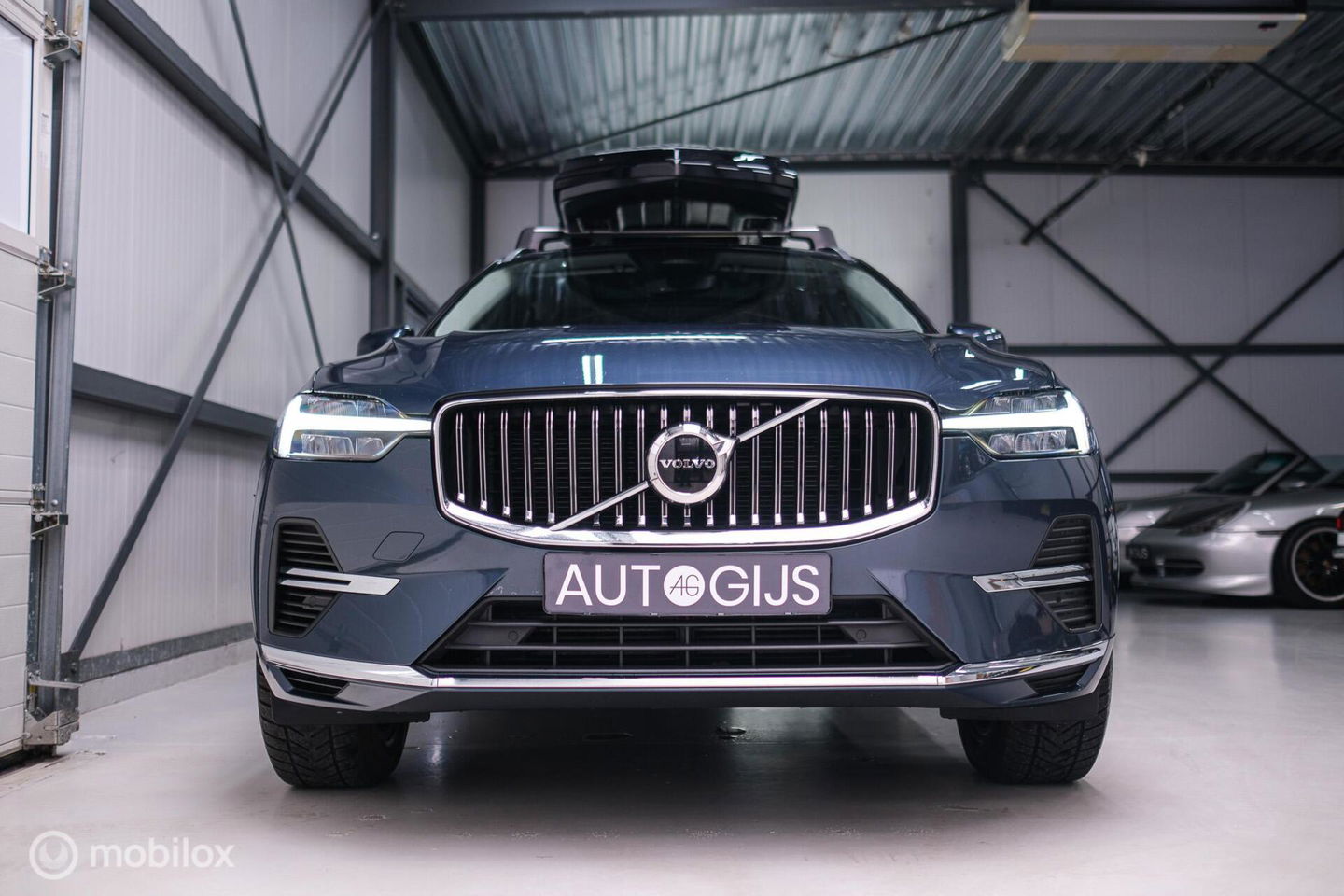 Volvo XC60 2.0 T6 Plug-in hybrid AWD Recharge 340 pk | Trekhaak | Facelift interface | Panoramadak | incl dakkoffer | NL NAP auto |