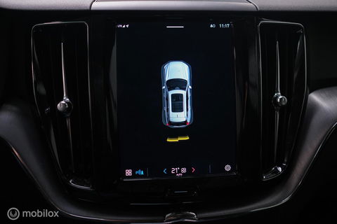 Volvo XC60 2.0 T6 Plug-in hybrid AWD Recharge 340 pk | Trekhaak | Facelift interface | Panoramadak | incl dakkoffer | NL NAP auto |