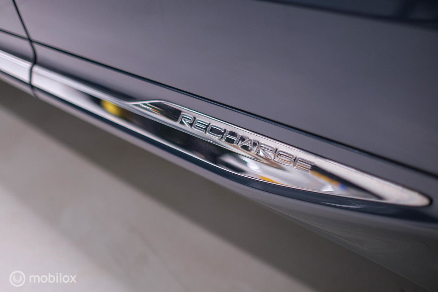 Volvo XC60 2.0 T6 Plug-in hybrid AWD Recharge 340 pk | Trekhaak | Facelift interface | Panoramadak | incl dakkoffer | NL NAP auto |