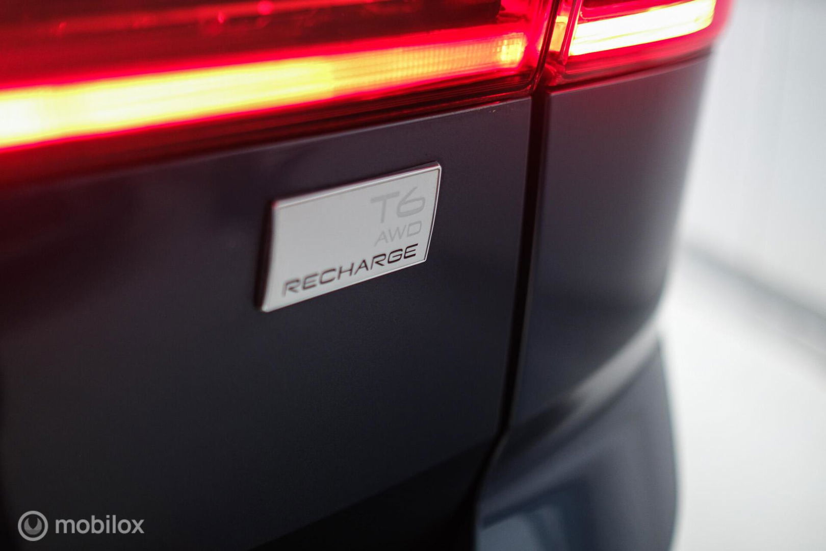 Volvo XC60 2.0 T6 Plug-in hybrid AWD Recharge 340 pk | Trekhaak | Facelift interface | Panoramadak | incl dakkoffer | NL NAP auto |