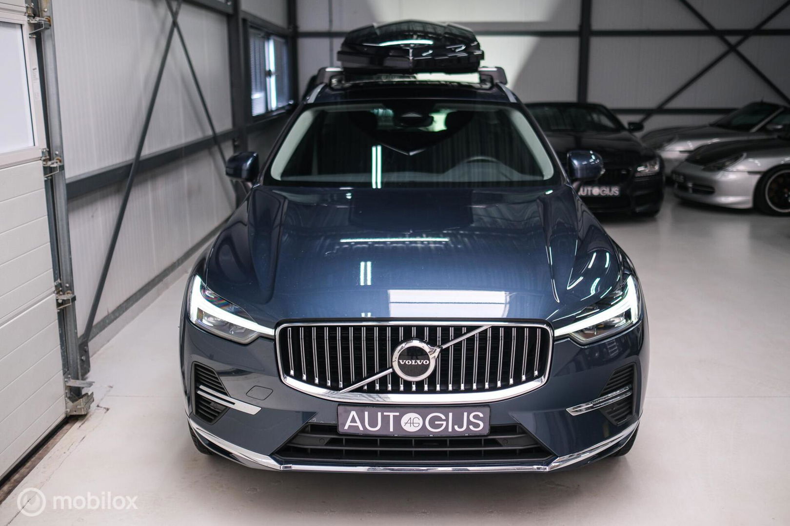 Volvo XC60 2.0 T6 Plug-in hybrid AWD Recharge 340 pk | Trekhaak | Facelift interface | Panoramadak | incl dakkoffer | NL NAP auto |