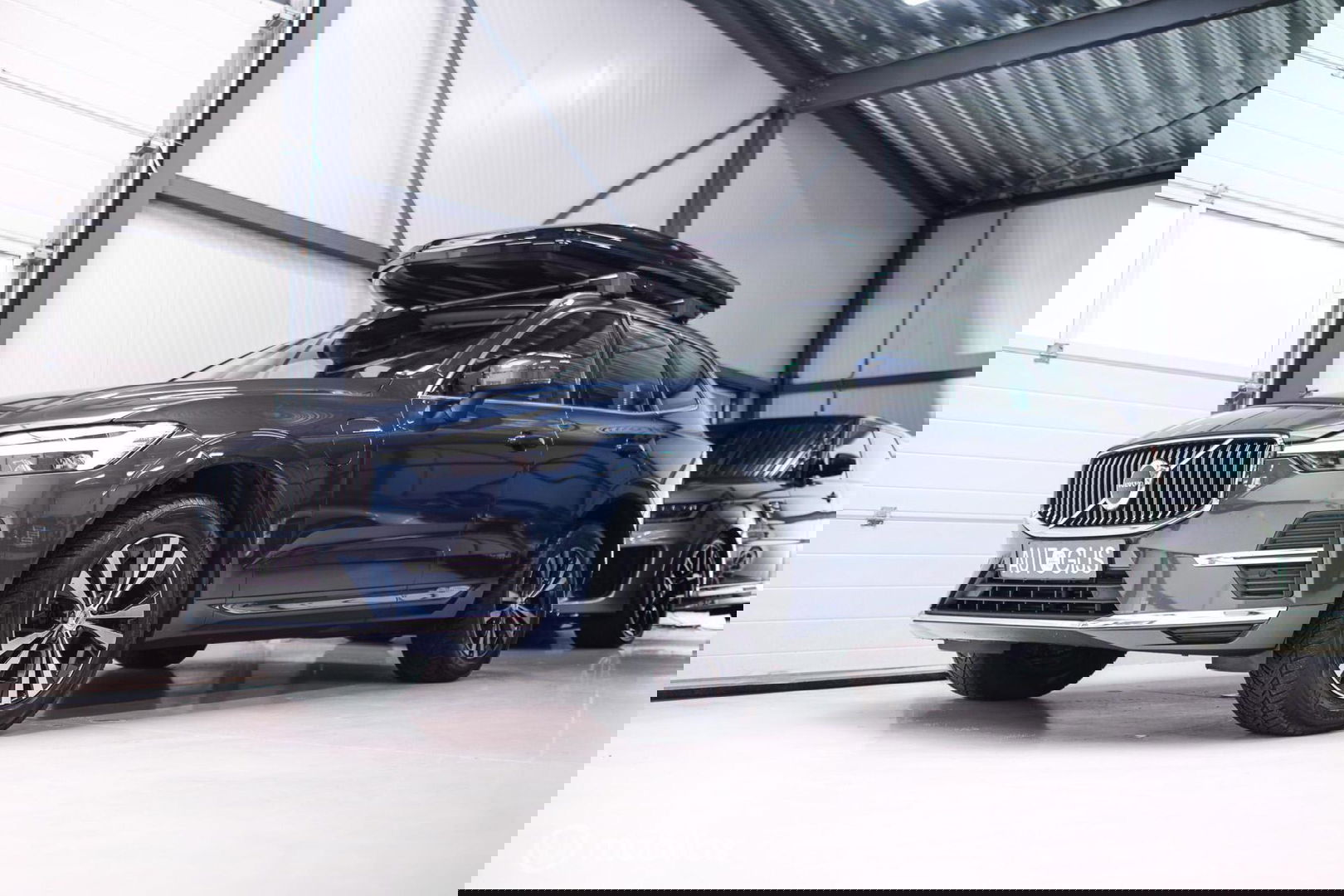 Volvo XC60 2.0 T6 Plug-in hybrid AWD Recharge 340 pk | Trekhaak | Facelift interface | Panoramadak | incl dakkoffer | NL NAP auto |