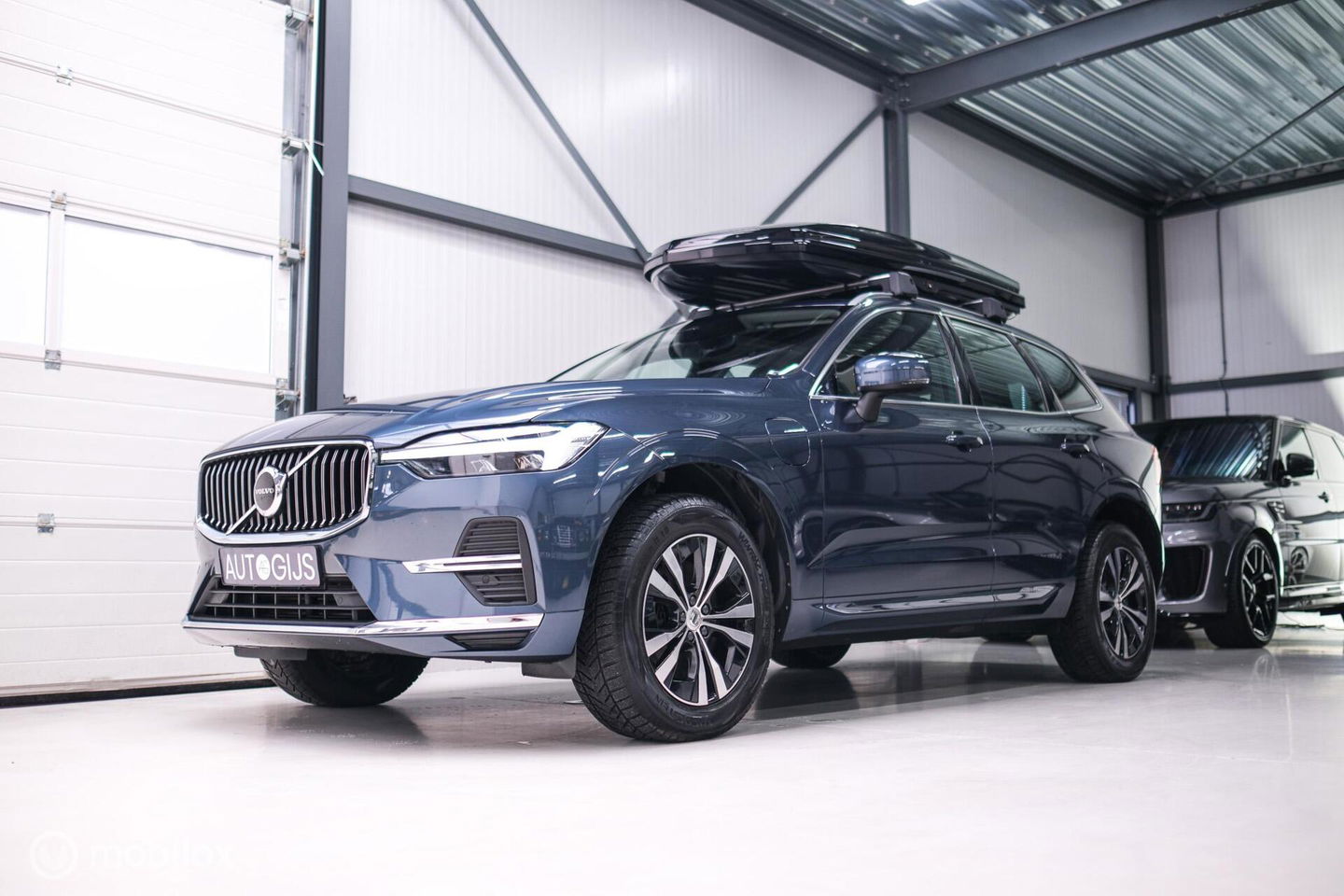 Volvo XC60 2.0 T6 Plug-in hybrid AWD Recharge 340 pk | Trekhaak | Facelift interface | Panoramadak | incl dakkoffer | NL NAP auto |