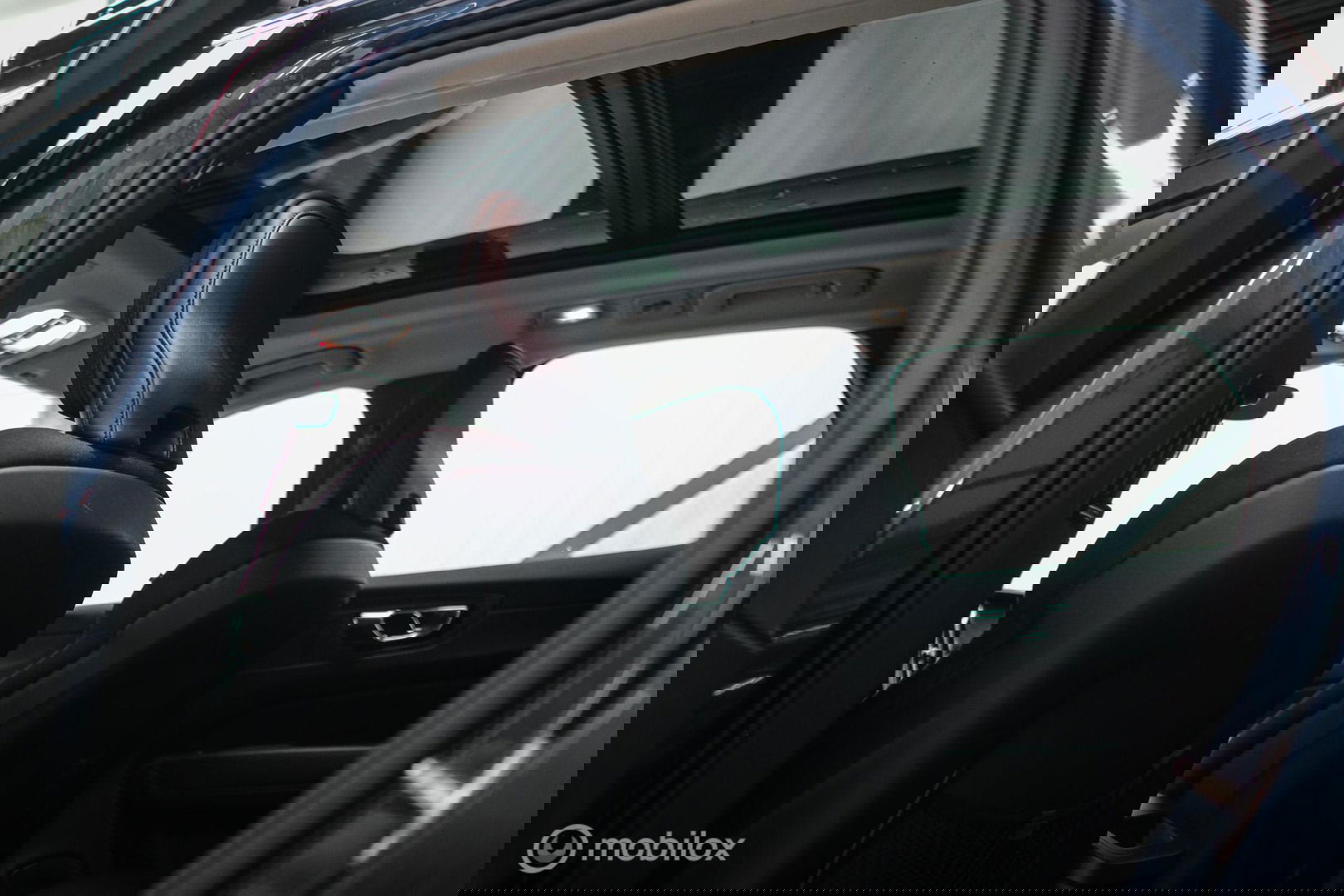 Volvo XC60 2.0 T6 Plug-in hybrid AWD Recharge 340 pk | Trekhaak | Facelift interface | Panoramadak | incl dakkoffer | NL NAP auto |