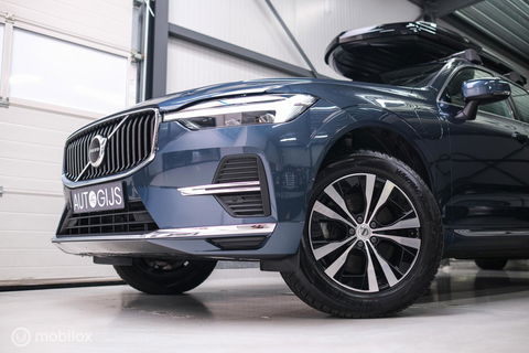 Volvo XC60 2.0 T6 Plug-in hybrid AWD Recharge 340 pk | Trekhaak | Facelift interface | Panoramadak | incl dakkoffer | NL NAP auto |