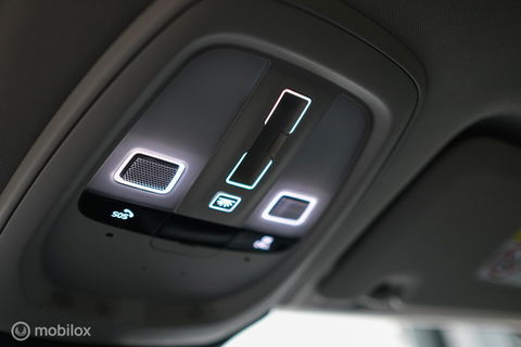 Volvo XC60 2.0 T6 Plug-in hybrid AWD Recharge 340 pk | Trekhaak | Facelift interface | Panoramadak | incl dakkoffer | NL NAP auto |