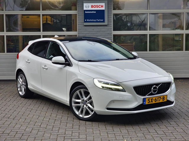 Volvo V40 - 2.0 T3 Dynamic Edition|Trekhaak|Pano||leder|H&D|LED|18-inch|Camera|