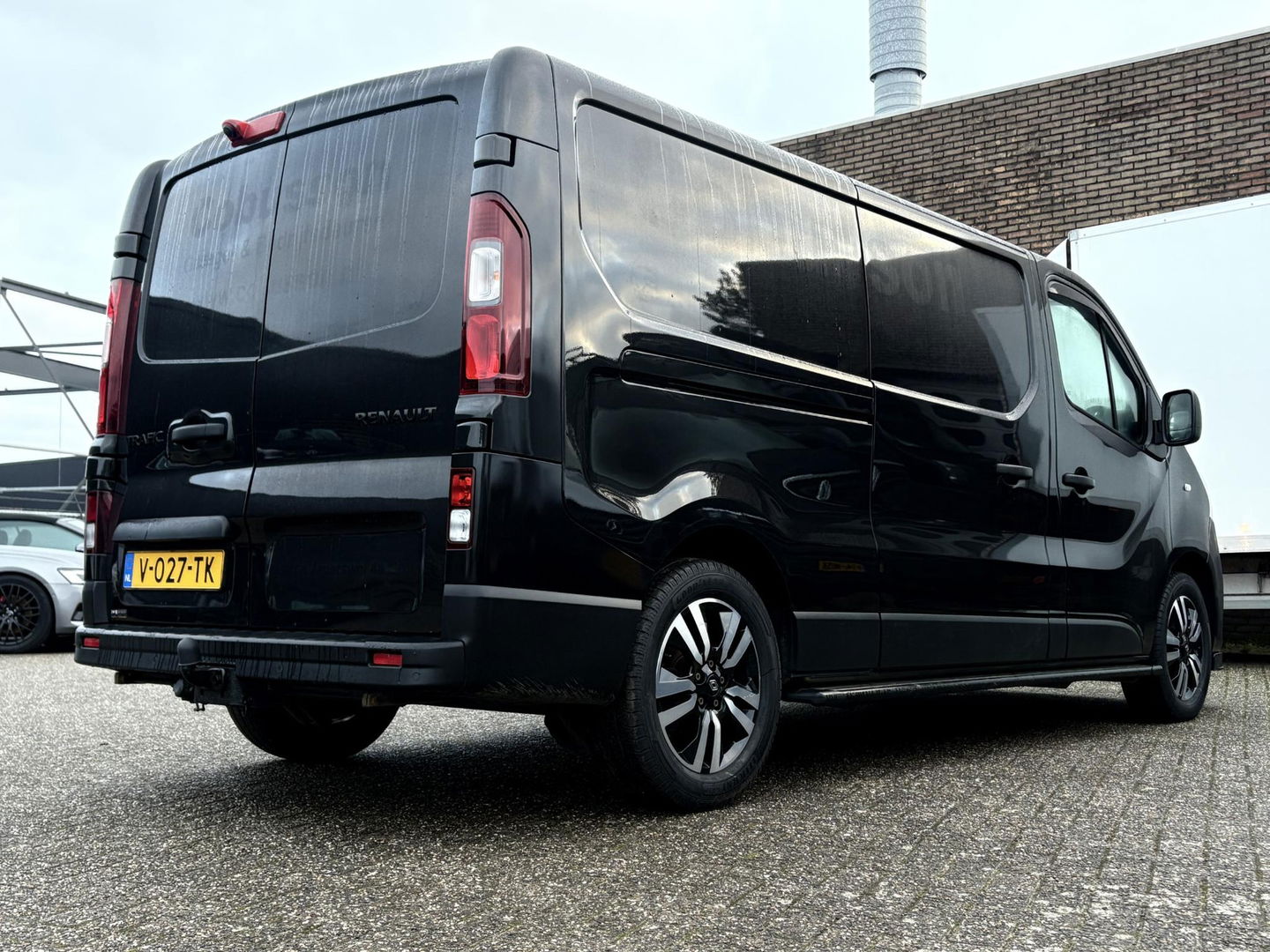 Renault Trafic 120pk L2H1 Black Edition | MARGE | Leder | Navigatie | Camera | Trekhaak | Sidebars |
