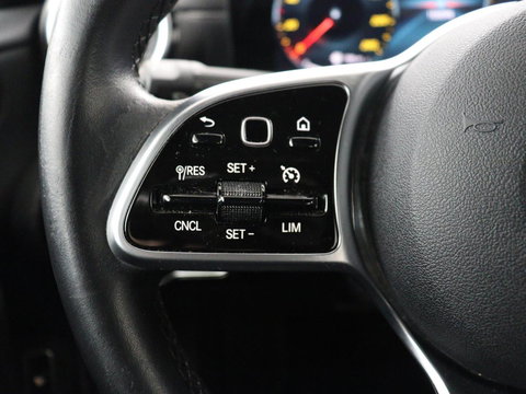 Mercedes-Benz A-Klasse 180 Business Solution | Panoramadak | Stoelverwarming | Full LED | Half leder | Widescreen | Navigatie | Park Assist | Cruise control | Camera | Bluetooth | Climate control