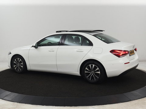 Mercedes-Benz A-Klasse 180 Business Solution | Panoramadak | Stoelverwarming | Full LED | Half leder | Widescreen | Navigatie | Park Assist | Cruise control | Camera | Bluetooth | Climate control