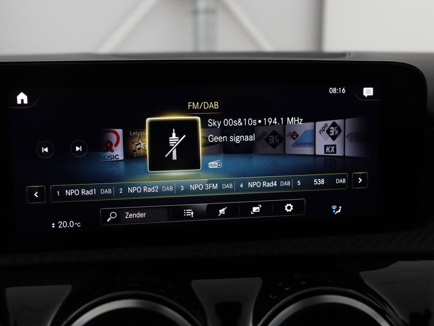 Mercedes-Benz A-Klasse 180 Business Solution | Panoramadak | Stoelverwarming | Full LED | Half leder | Widescreen | Navigatie | Park Assist | Cruise control | Camera | Bluetooth | Climate control