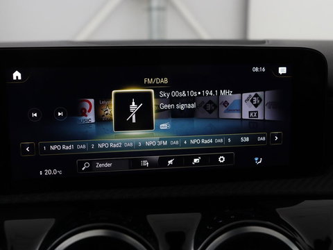 Mercedes-Benz A-Klasse 180 Business Solution | Panoramadak | Stoelverwarming | Full LED | Half leder | Widescreen | Navigatie | Park Assist | Cruise control | Camera | Bluetooth | Climate control