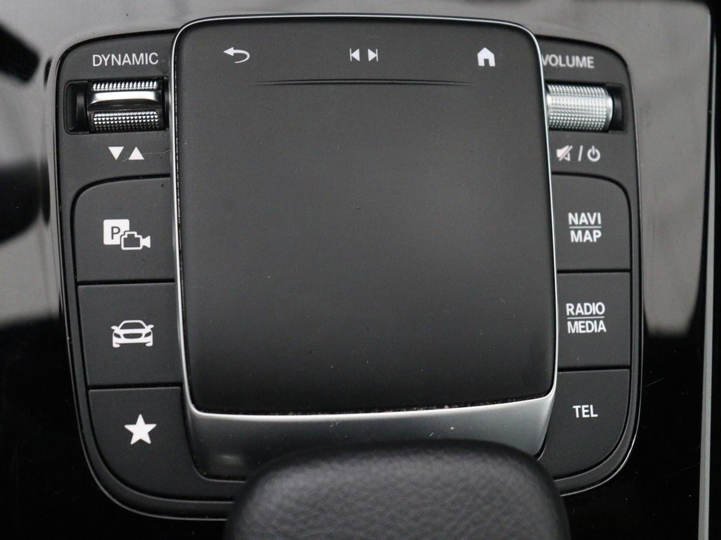 Mercedes-Benz A-Klasse 180 Business Solution | Panoramadak | Stoelverwarming | Full LED | Half leder | Widescreen | Navigatie | Park Assist | Cruise control | Camera | Bluetooth | Climate control