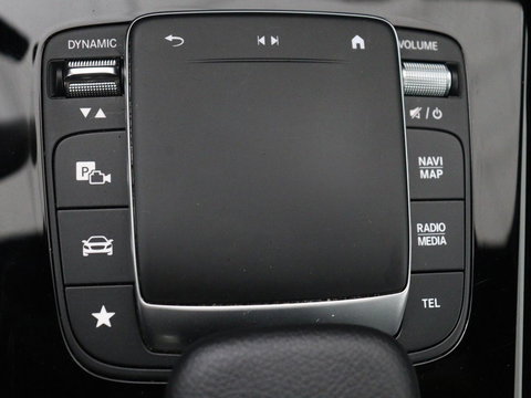 Mercedes-Benz A-Klasse 180 Business Solution | Panoramadak | Stoelverwarming | Full LED | Half leder | Widescreen | Navigatie | Park Assist | Cruise control | Camera | Bluetooth | Climate control