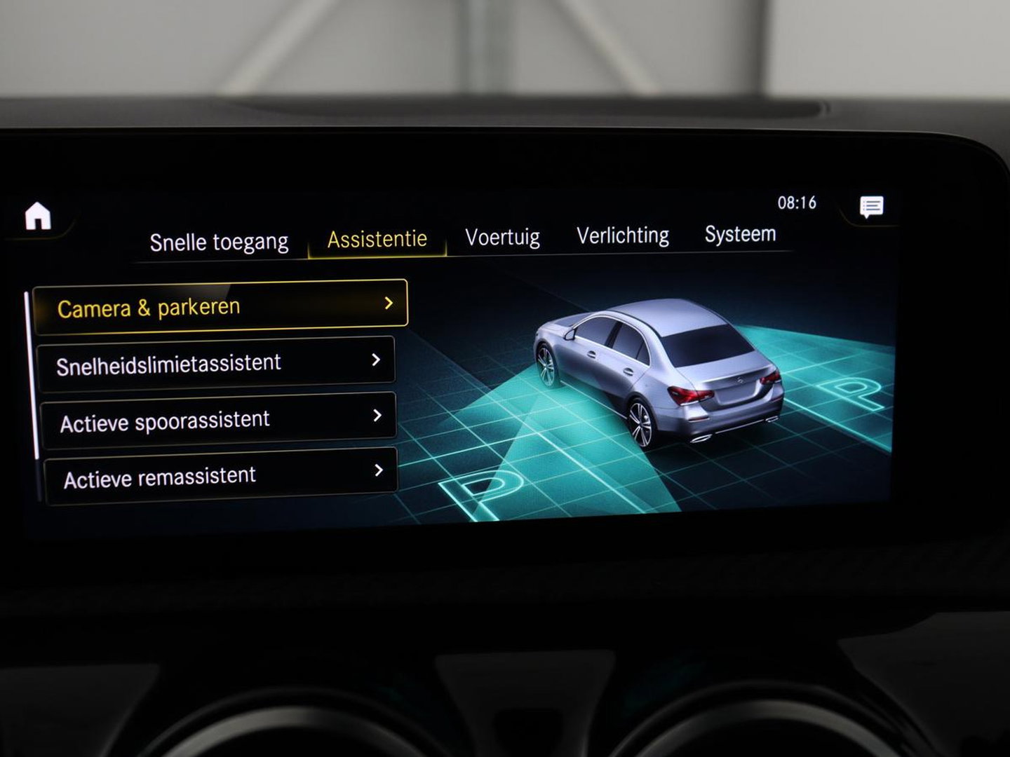Mercedes-Benz A-Klasse 180 Business Solution | Panoramadak | Stoelverwarming | Full LED | Half leder | Widescreen | Navigatie | Park Assist | Cruise control | Camera | Bluetooth | Climate control
