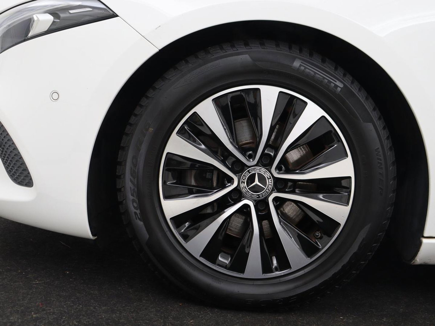 Mercedes-Benz A-Klasse 180 Business Solution | Panoramadak | Stoelverwarming | Full LED | Half leder | Widescreen | Navigatie | Park Assist | Cruise control | Camera | Bluetooth | Climate control