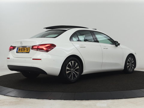 Mercedes-Benz A-Klasse 180 Business Solution | Panoramadak | Stoelverwarming | Full LED | Half leder | Widescreen | Navigatie | Park Assist | Cruise control | Camera | Bluetooth | Climate control