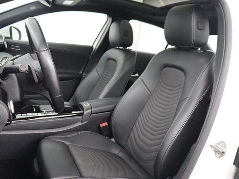 Mercedes-Benz A-Klasse 180 Business Solution | Panoramadak | Stoelverwarming | Full LED | Half leder | Widescreen | Navigatie | Park Assist | Cruise control | Camera | Bluetooth | Climate control