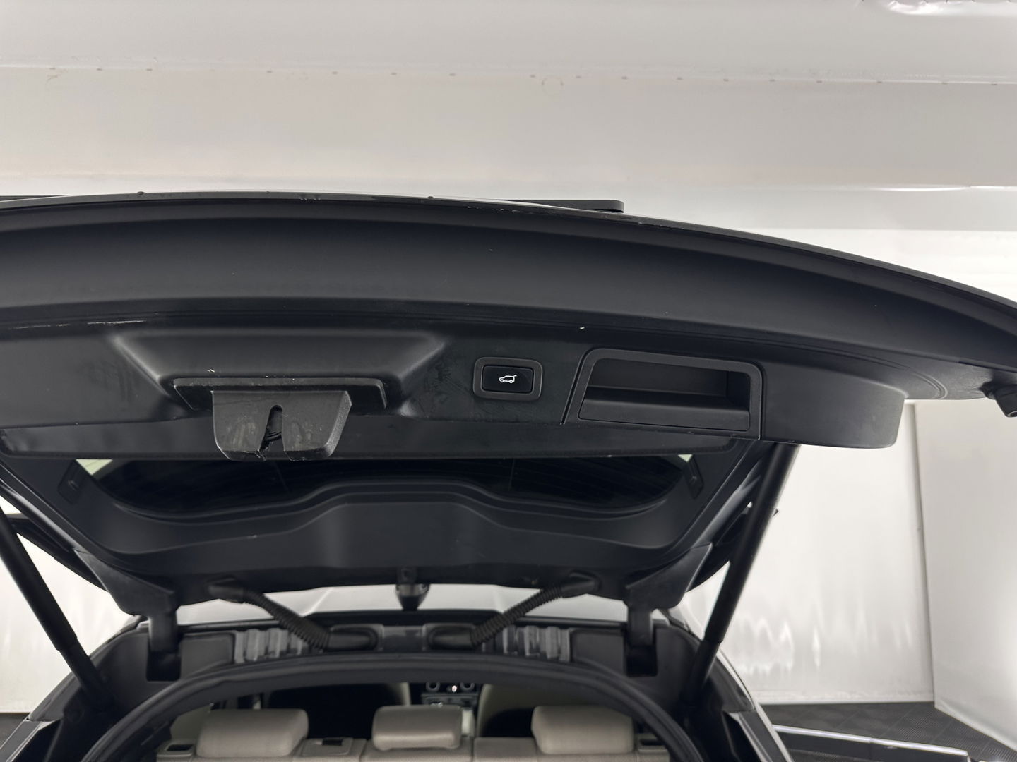 Land Rover Range Rover Velar 2.0 I4 AWD R-Dynamic HSE Aut. *PANO | HEAD-UP | LEATHER | FULL-LED | MEMORY-PACK | BLIND-SPOT | MERIDIAN-SURROUND | DIGI-COCKPIT | CAMERA | KEYLESS | HEATED-COMFORTSEATS | PRIVACY-GLASS | SHIFT-PADDLES | 21 "ALU*