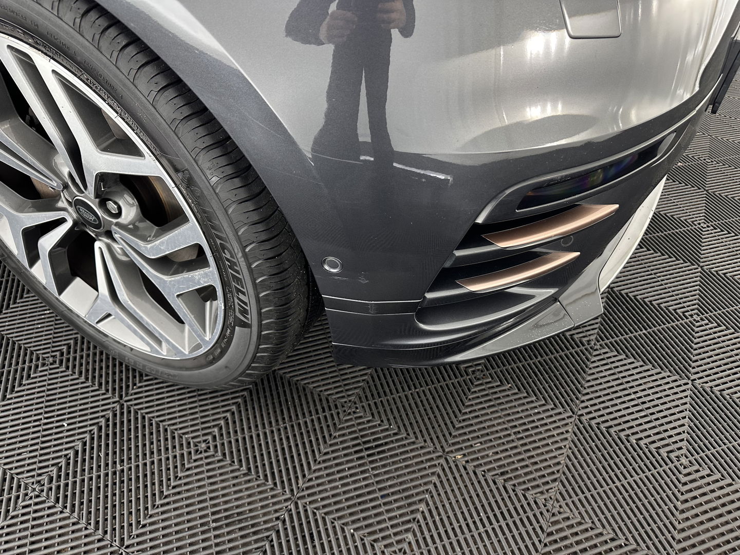 Land Rover Range Rover Velar 2.0 I4 AWD R-Dynamic HSE Aut. *PANO | HEAD-UP | LEATHER | FULL-LED | MEMORY-PACK | BLIND-SPOT | MERIDIAN-SURROUND | DIGI-COCKPIT | CAMERA | KEYLESS | HEATED-COMFORTSEATS | PRIVACY-GLASS | SHIFT-PADDLES | 21 "ALU*