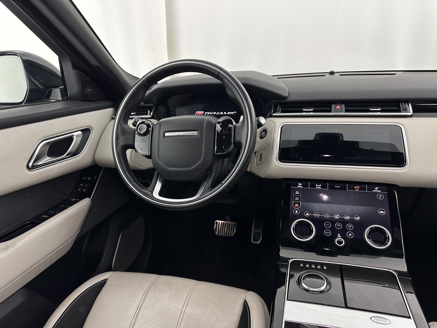 Land Rover Range Rover Velar 2.0 I4 AWD R-Dynamic HSE Aut. *PANO | HEAD-UP | LEATHER | FULL-LED | MEMORY-PACK | BLIND-SPOT | MERIDIAN-SURROUND | DIGI-COCKPIT | CAMERA | KEYLESS | HEATED-COMFORTSEATS | PRIVACY-GLASS | SHIFT-PADDLES | 21 "ALU*