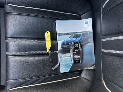 BMW 5 Serie Touring 530d Sportline High Executive Aut. *PANO | LEATHER | FULL-LED | MEMORY-PACK | TOP-VIEW | HEATED-COMFORTSEATS | NAVI-FULLMAP | PRIVACY-GLASS | AMBIENT-LIGHT | ECC | CARPLAY | PDC | TOWBAR | SHIFT-PADDLES | 20"ALU*