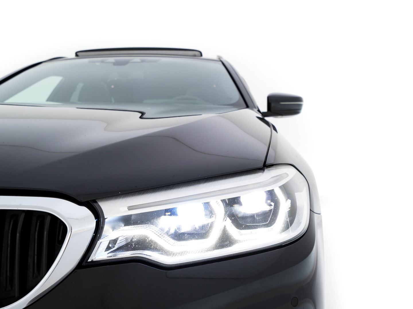 BMW 5 Serie Touring 530d Sportline High Executive Aut. *PANO | LEATHER | FULL-LED | MEMORY-PACK | TOP-VIEW | HEATED-COMFORTSEATS | NAVI-FULLMAP | PRIVACY-GLASS | AMBIENT-LIGHT | ECC | CARPLAY | PDC | TOWBAR | SHIFT-PADDLES | 20"ALU*