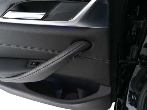 BMW 5 Serie Touring 530d Sportline High Executive Aut. *PANO | LEATHER | FULL-LED | MEMORY-PACK | TOP-VIEW | HEATED-COMFORTSEATS | NAVI-FULLMAP | PRIVACY-GLASS | AMBIENT-LIGHT | ECC | CARPLAY | PDC | TOWBAR | SHIFT-PADDLES | 20"ALU*