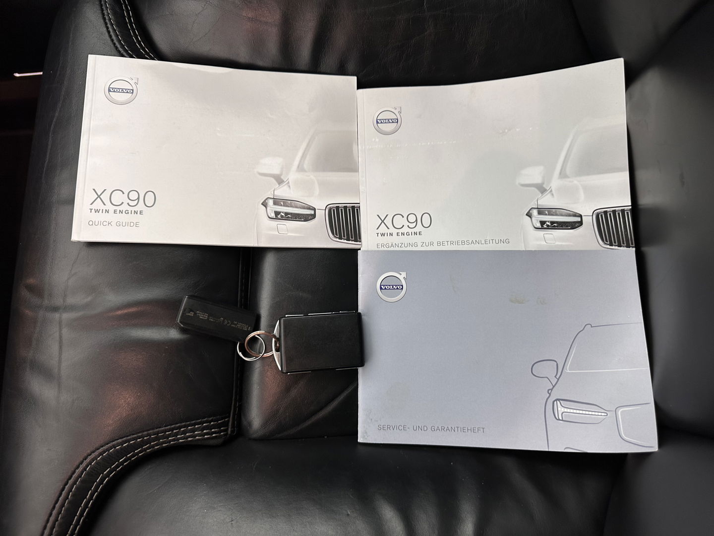 Volvo XC90 2.0 T8 Twin Engine AWD Inscription (7-Pers.) [ Plug-In ] Aut.*PANO | LEATHER | FULL-LED | MEMORY-PACK | DIGI-COCKPIT | HARMAN/KARDON | CAMERA | HEATED-SPORTSEATS | HEAD-UP | LANE-ASSIST | CARPLAY | AIRSUSPENSION | ECC | PDC | CRUISE | TOWBAR | ...